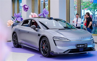 Nghệ thuật giấy và thương hiệu xe hơi